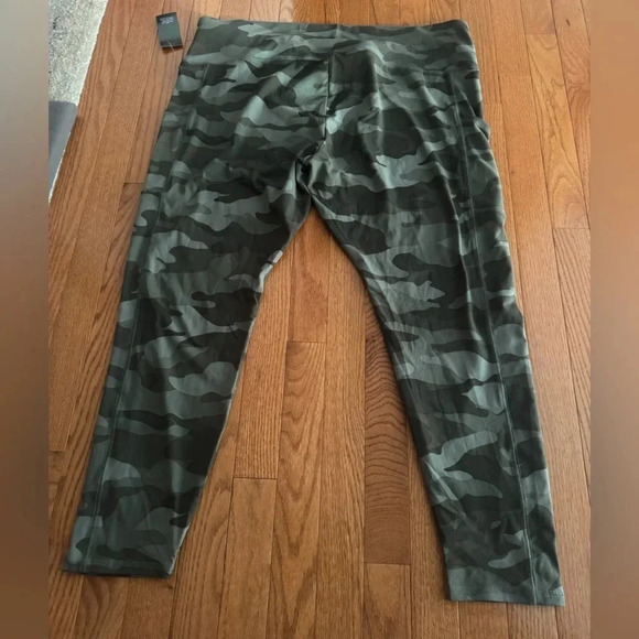 Wild Fable‎ women’s camouflage legging pants activewear gym spring size 3X NWT - Picture 1 of 4